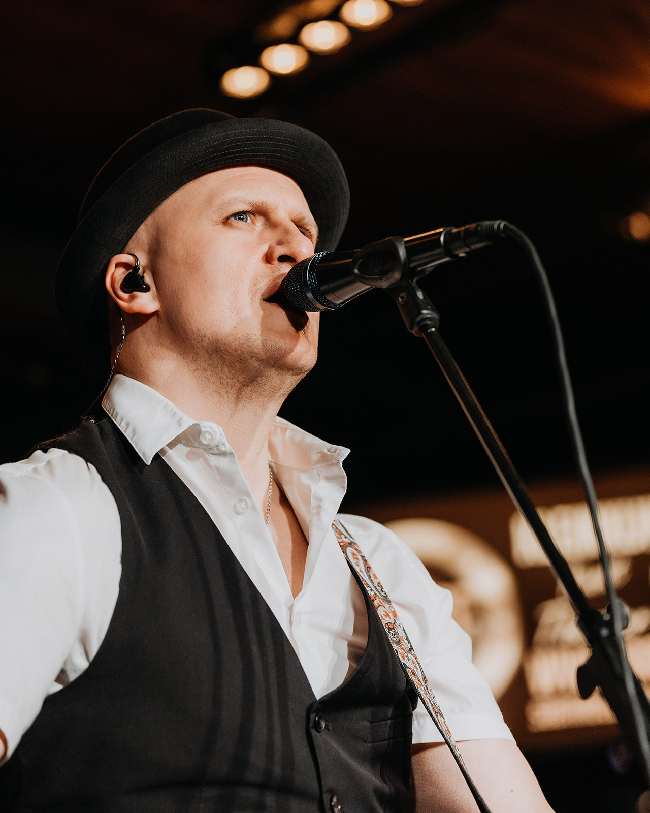 Andy M. Veit - Gesang, Gitarre