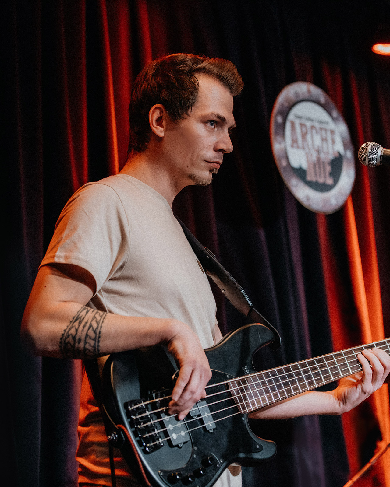 Mike Oberhauser - Bass, Gesang